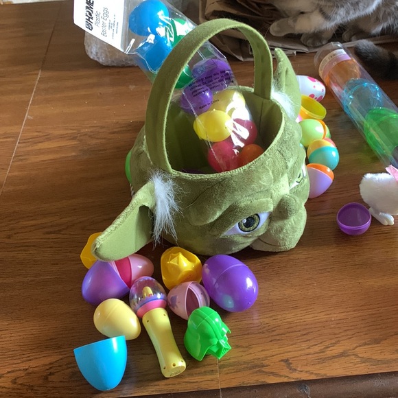Yoda Easter Egg Basket with used and New plastic Eggs - Picture 2 of 5